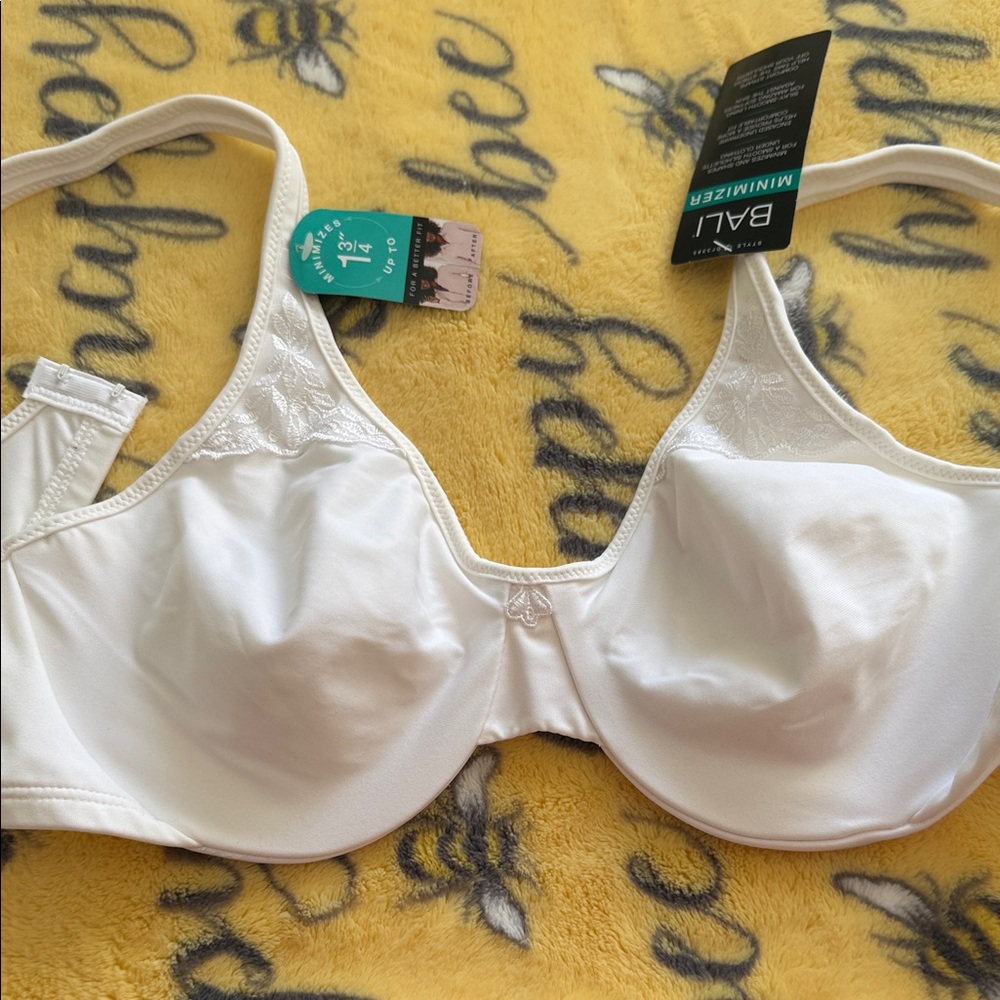 NWT Bali minimizer 34 C white
